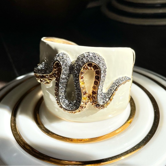 STUNNING😍 KJL Cuff Bracelet w Crystal Covered Serpent - Picture 3 of 7